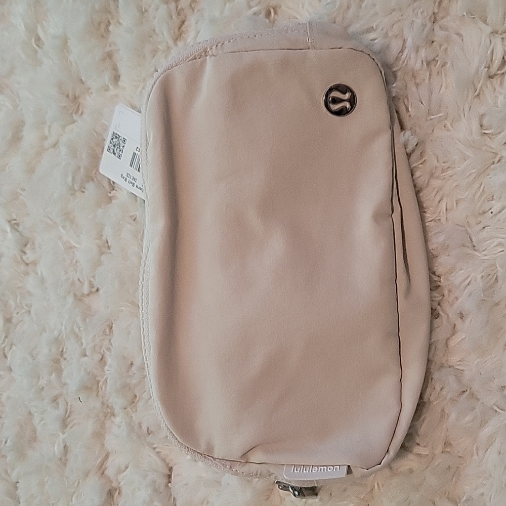 White opal Lululemon Athletica Everywhere Belt Bag NWT - Picture 4 of 8